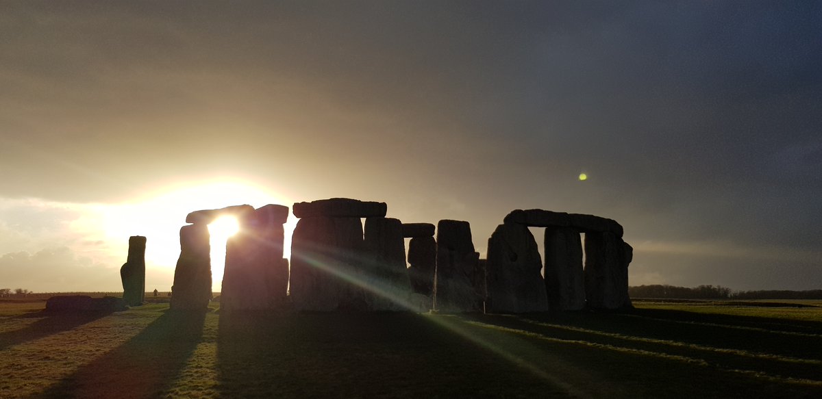 Sunrise at Stonehenge today (26th October) was at 7.49am, sunset is at 5.51pm 🌦️