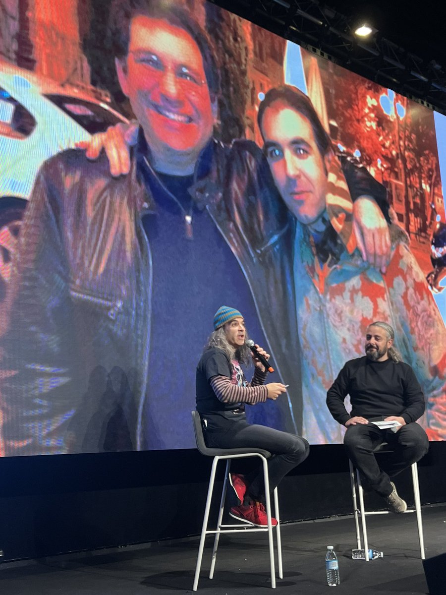 Que mejor inicio de #HSBCon que con <a href="/chemaalonso/">Chema Alonso</a> hablando de <a href="/kevinmitnick/">Kevin Mitnick</a> junto con <a href="/M_A_HbS/">Miguel Angel Martin</a> 💃