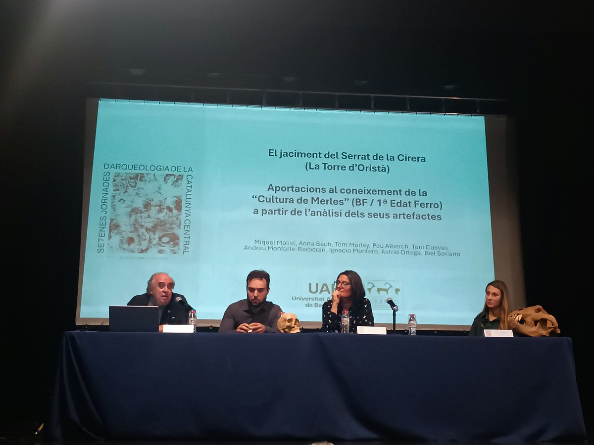 SAPPO-GRAMPO (@sappo_uab) on Twitter photo 💥VII Jornades d'Arqueologia de la Catalunya Central💥
Seguim amb el <a href="/MiquelMolist/">Miquel Molist</a>, l'<a href="/AnnaGomezBach1/">Anna Bach Gómez</a> i el Biel Soriano que presentaran:
"El jaciment del Serrat de la Cirera. Aportacions al coneixement de la "Cultura de Merlès" a partir de l'anàlisi dels seus artefactes" 💥VII Jornades d'Arqueologia de la Catalunya Central💥
Seguim amb el <a href="/MiquelMolist/">Miquel Molist</a>, l'<a href="/AnnaGomezBach1/">Anna Bach Gómez</a> i el Biel Soriano que presentaran:
"El jaciment del Serrat de la Cirera. Aportacions al coneixement de la "Cultura de Merlès" a partir de l'anàlisi dels seus artefactes"