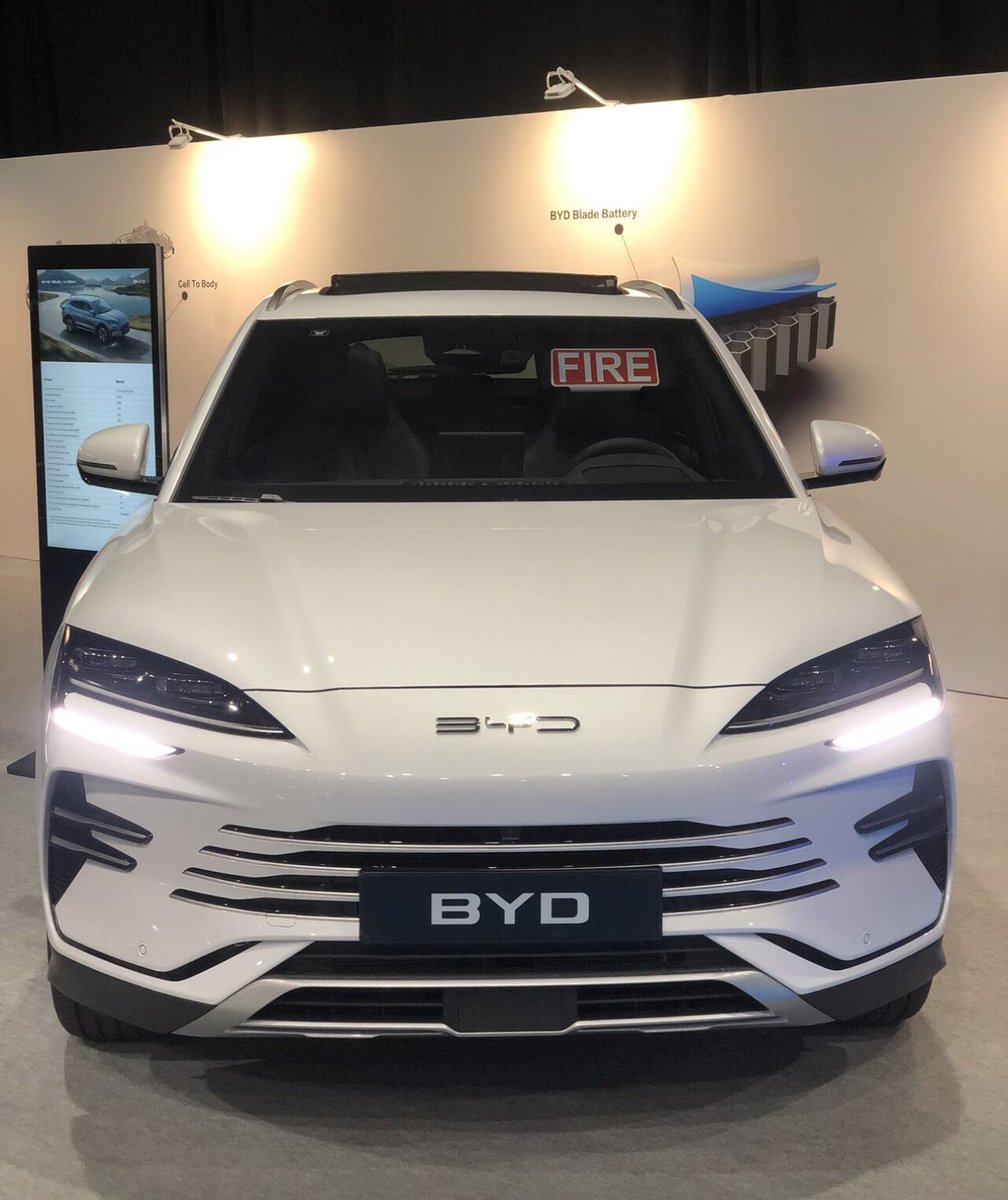 jeanettegriggs's tweet photo. @_Tom_A_Ward @t_riple9  @BHECCS what do u reckon to trying one of these for review for any of your next RRVs for the schemes? Demos (non blues) are on fleet now in plug in hybrid FWD and AWD…… 🚑🚨🚓 https://t.co/WjMV0py08h