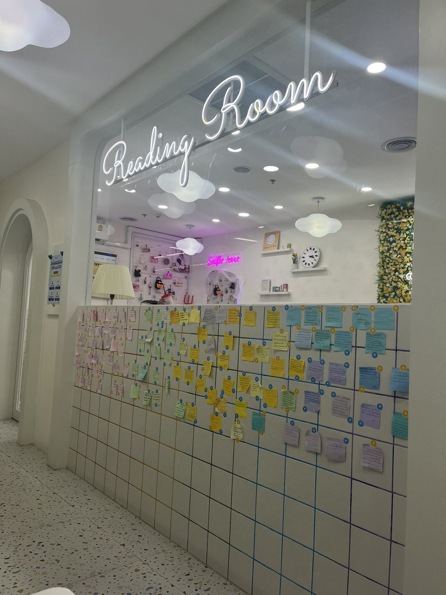 DwQ0Y6jT4freCR2's tweet image. เรามีโอกาสได้ลงเรียนกับพี่ปั้นเป็นคอร์สแรก รู้สึกสนุก เอนจอยเวลาเรียน ไม่เครียดเลย เรามีโอกาสได้มานั่งเรียนที่สาขาด้วย สะดวกมาก มีขนมให้กินฟรีเลย มีไวไฟด้วย อยากแนะนำน้องๆทุกคนให้มาลองเรียนดูนะ😽
#panSmartMathPro