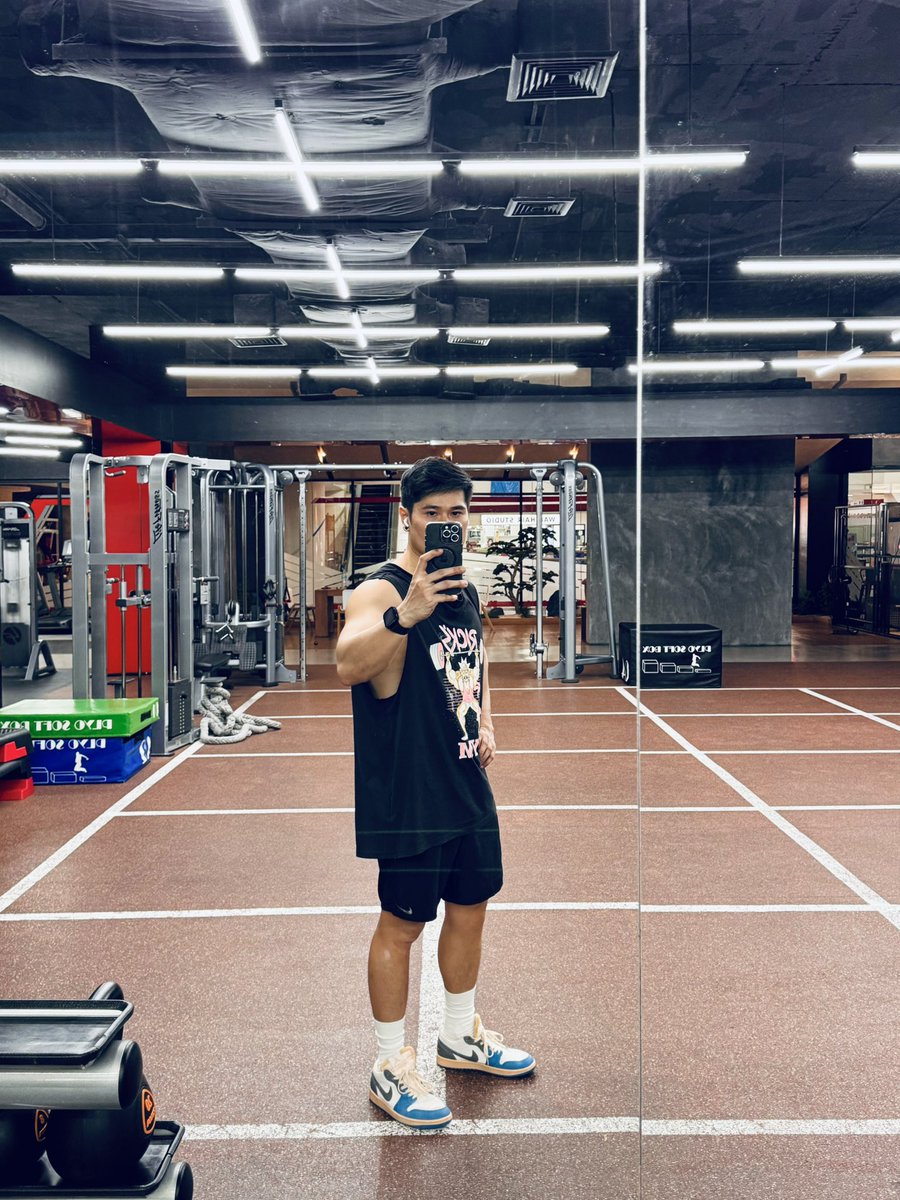 SSittikiat's tweet photo. ทักหน่อยยืนเหงาอยู่ #ออกกำลังกาย #fitness #gym #นนทบุรีนัดเจอ #บางซื่อ #เหงา https://t.co/zfbSwny3AF
