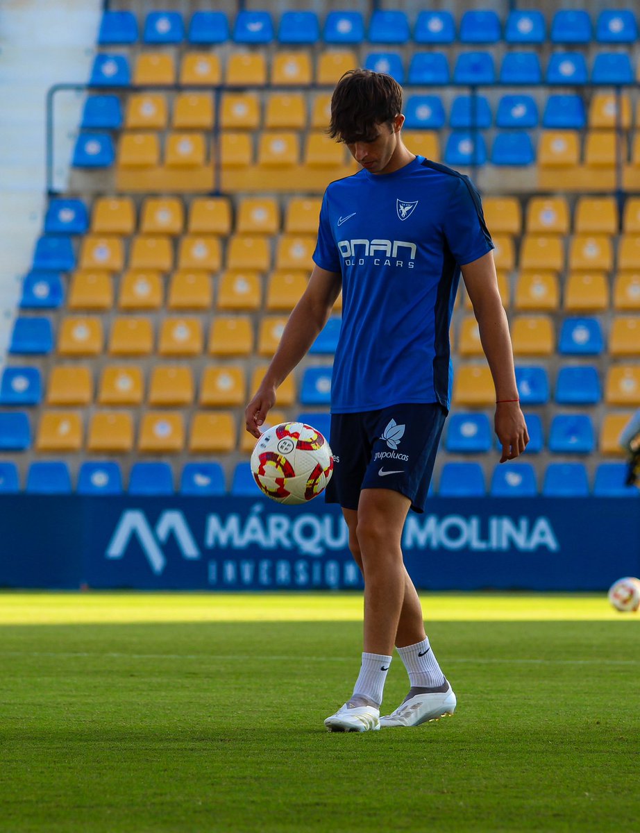 ¡Buenos días! 🌤️

Hoy el primer equipo se ejercita en el Estadio BeSoccer La Condomina antes de su viaje a tierras andaluzas.

#LinaresUCAMMurcia