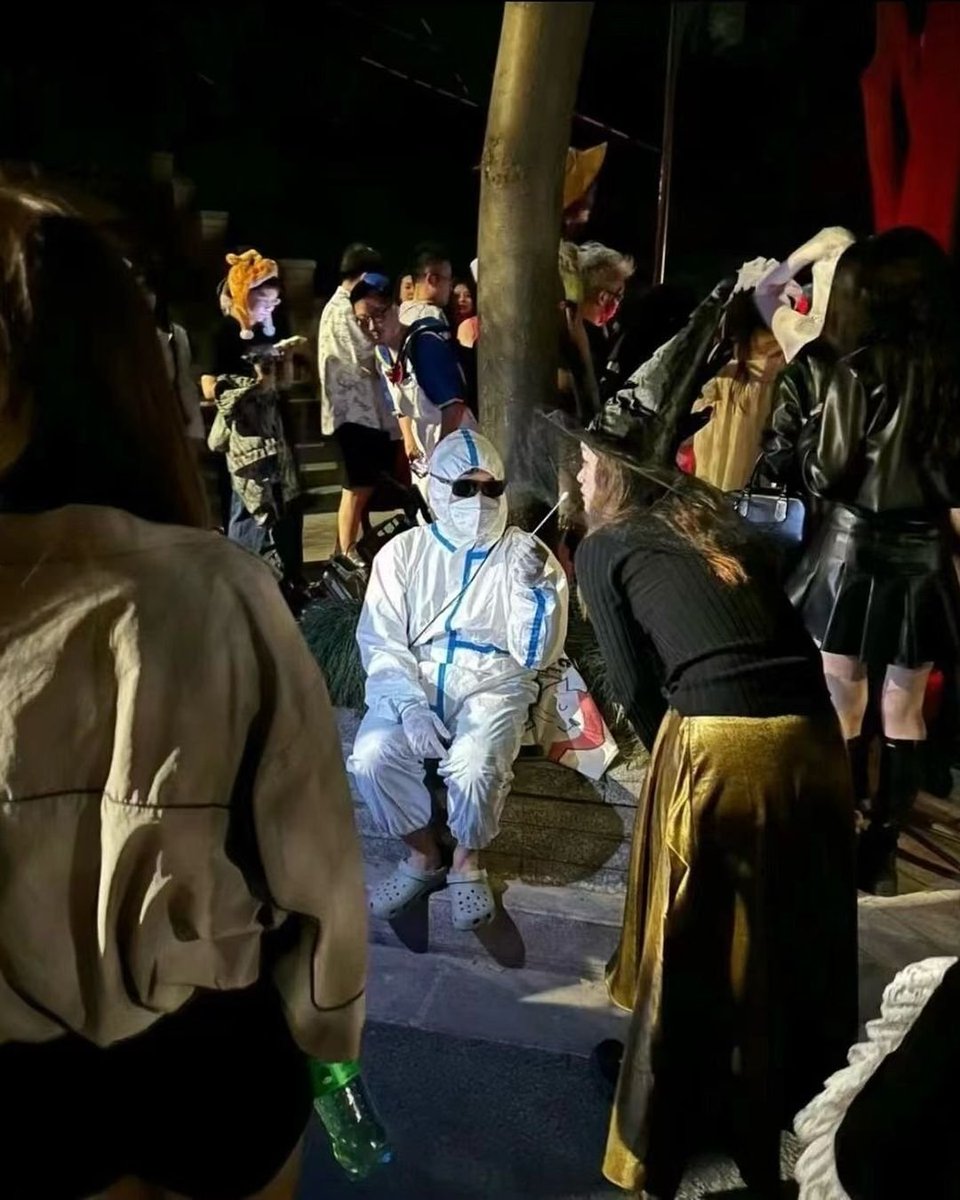 chenchenzh's tweet photo. Shanghai highly securitized to prevent Halloween activities 
why? because last year it was a street party of playful resistance https://t.co/mmvy9D3H2u