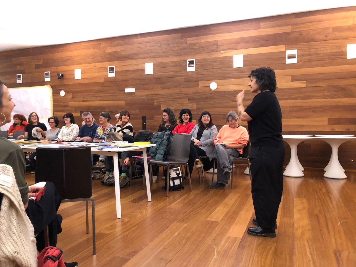 Belarriak erne-erne ditugu eta begiak zabal-zabalik. Gure artean dugu Piu Martínez!
"Klasikoak eta albumaren egungo joerak: mezu bererako lengoaia ezberdinak"
<a href="/PequenhaciudadP/">Piu Martinez</a>