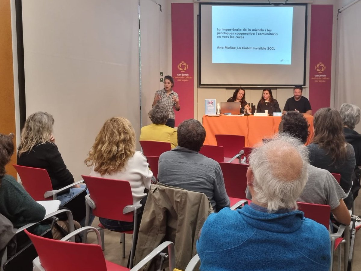 Bon dia!

El #FÒRUM de l'economia social i solidària del Vallès Oriental ja està en marxa! 

Hem començat amb la xerrada de cures ❤️‍🩹. Escoltem experiències per iniciar la creació d'una cooperativa de cures a la dependència a la comarca: possibilitats, reptes i context!
