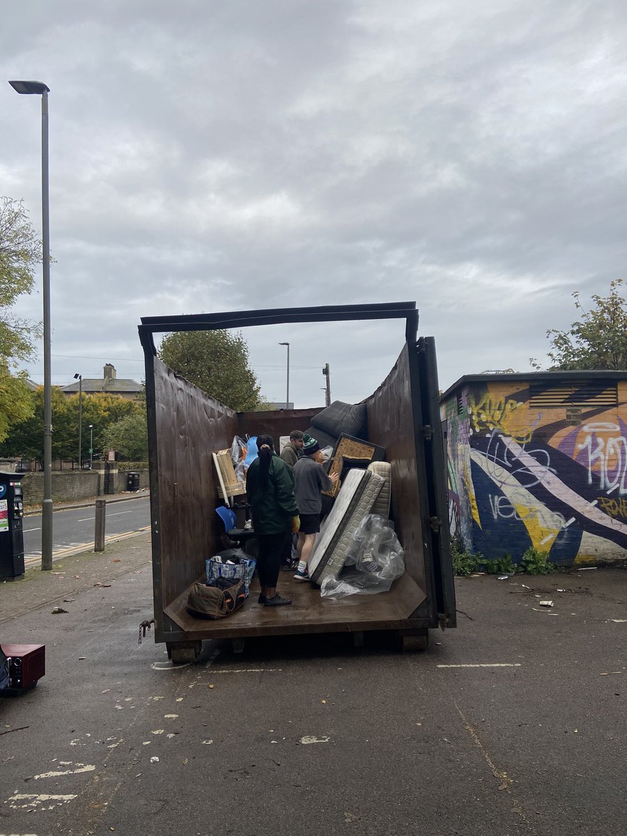 Amazing work by Wandsworth council. Mega Skips is mega good 😊 I finally got rid of my old tv it was heavy but I’m so glad it’s gone.