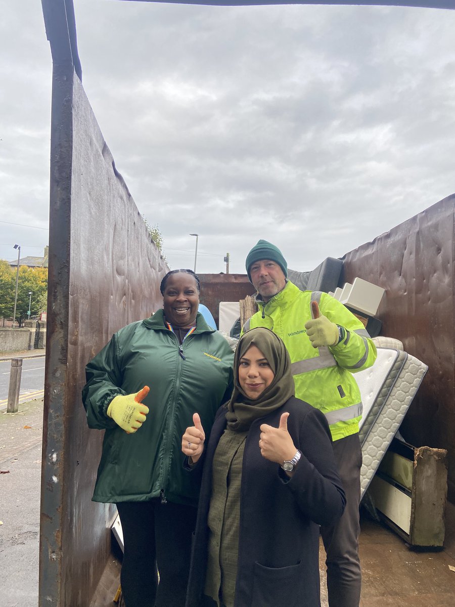 1SanaJafri's tweet photo. Amazing work by Wandsworth council. Mega Skips is mega good 😊 I finally got rid of my old tv it was heavy but I’m so glad it’s gone. https://t.co/3dhDTLzuHj