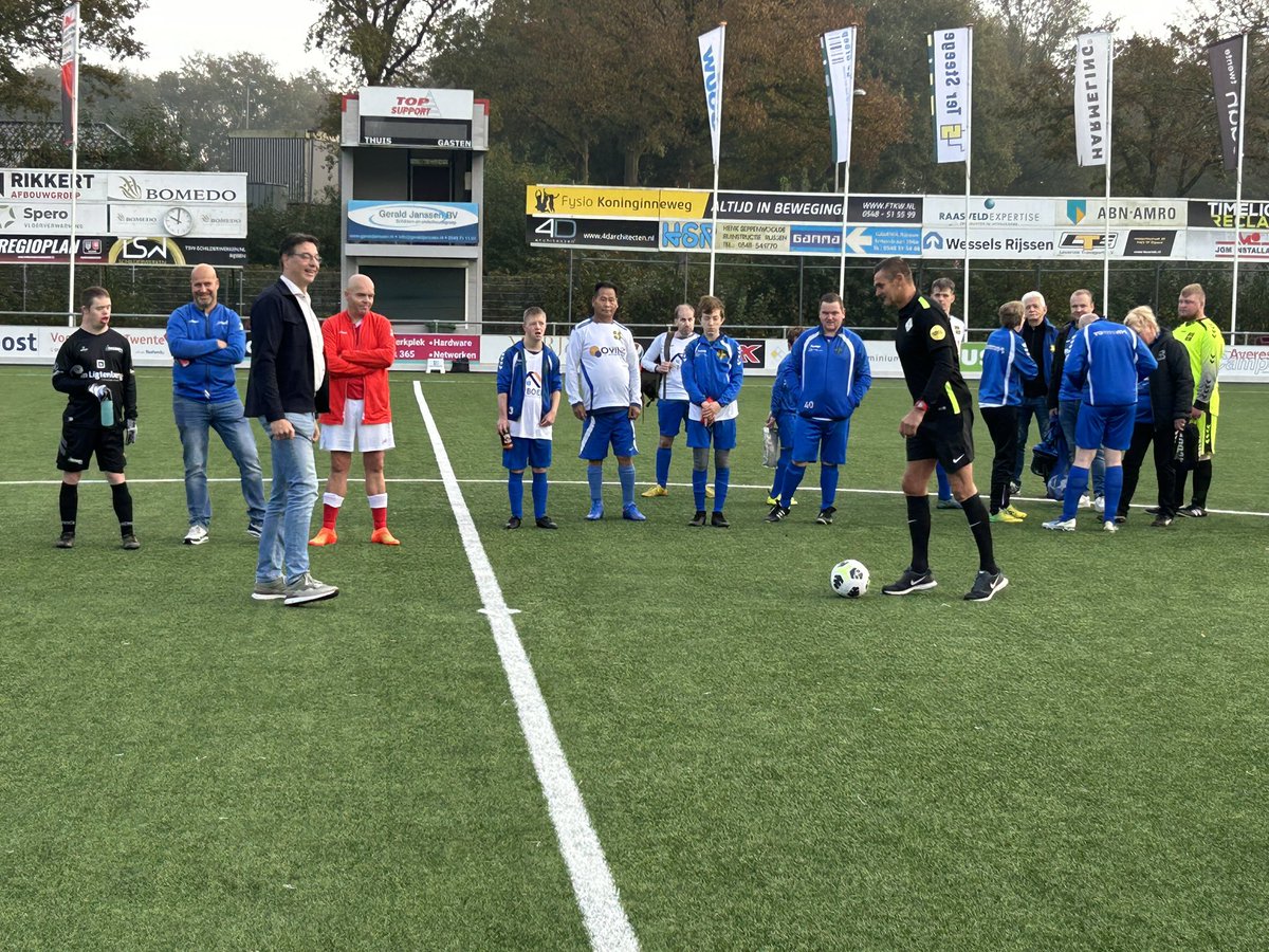 De officiële aftrap van het leukste <a href="/Excelsior31G/">G-team Excelsior'31</a> toernooi is gedaan door wethouder <a href="/BertTijhof/">Bert Tijhof</a> van <a href="/gmrijssenholten/">Gemeente Rijssen-Holten</a> #plezier #ambitie #betrokkenheid