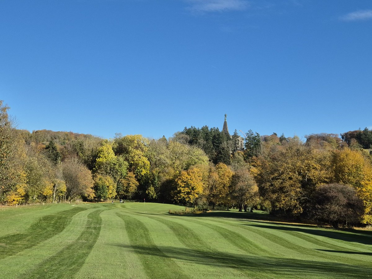 KSgreenkeeper's tweet photo. Lovely Autumn #greenkeepingkassel #golf #autumn #leaves #Herkulesblick #herbst #golfclubkassel @LukasDittmann4 @BarenbrugGroup @KSgreenkeeper @DamrowLucas @terralift https://t.co/6iL6rwvIaz