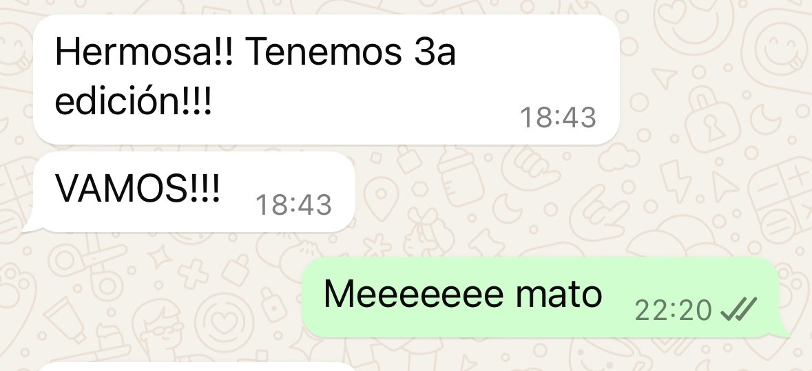 Ayer cinco minutos antes de comenzar la presentación en Barcelona mi editora, Sara, me mandó este WhatsApp 🥺😱🩶