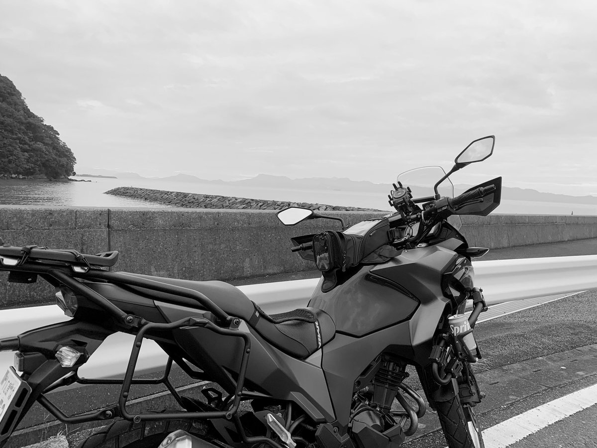 sinRebel250's tweet image. 雨上がったんでチョイ乗り〜
なんとなくモノクロにしてみた😁

#versys 250