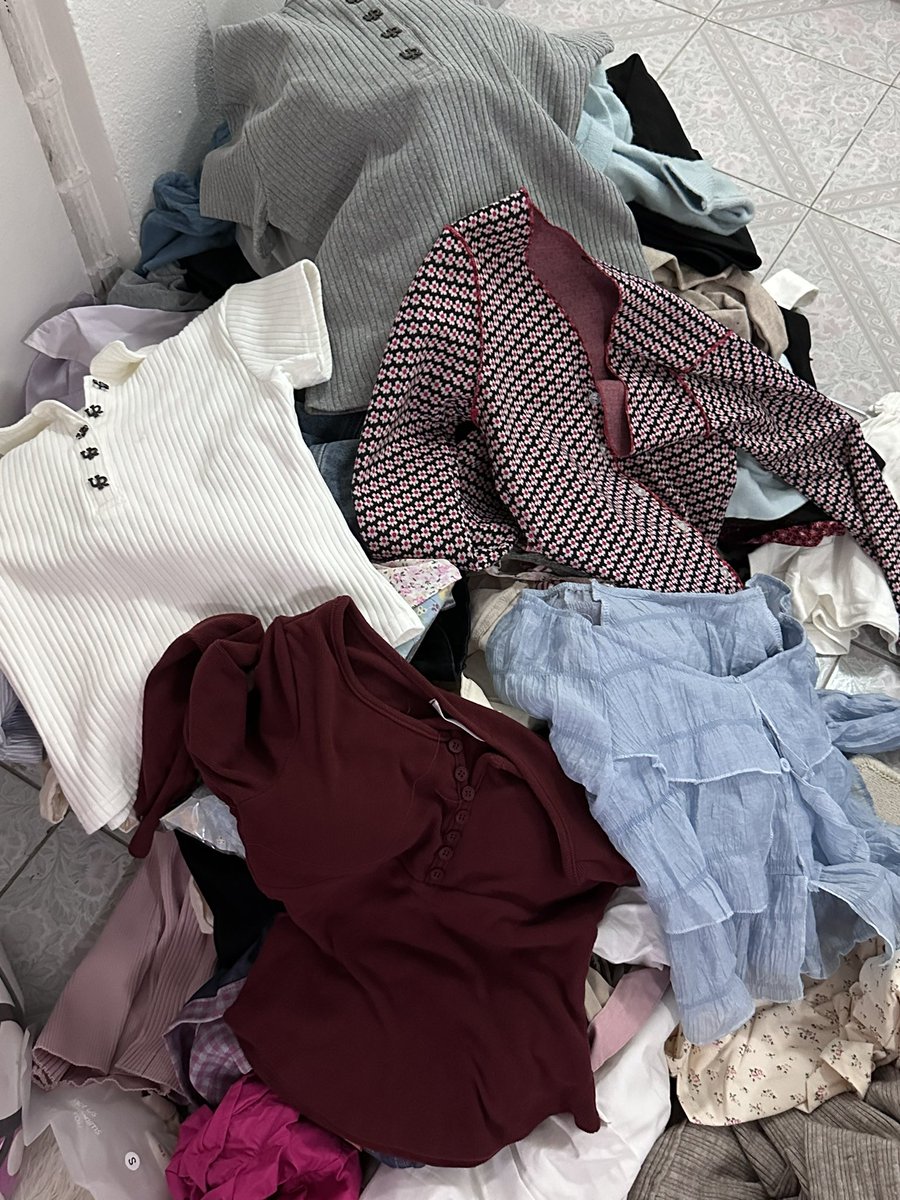 ส่งต่อเสื้อผ้า รองเท้า กระเป๋า 🤍 tweet media