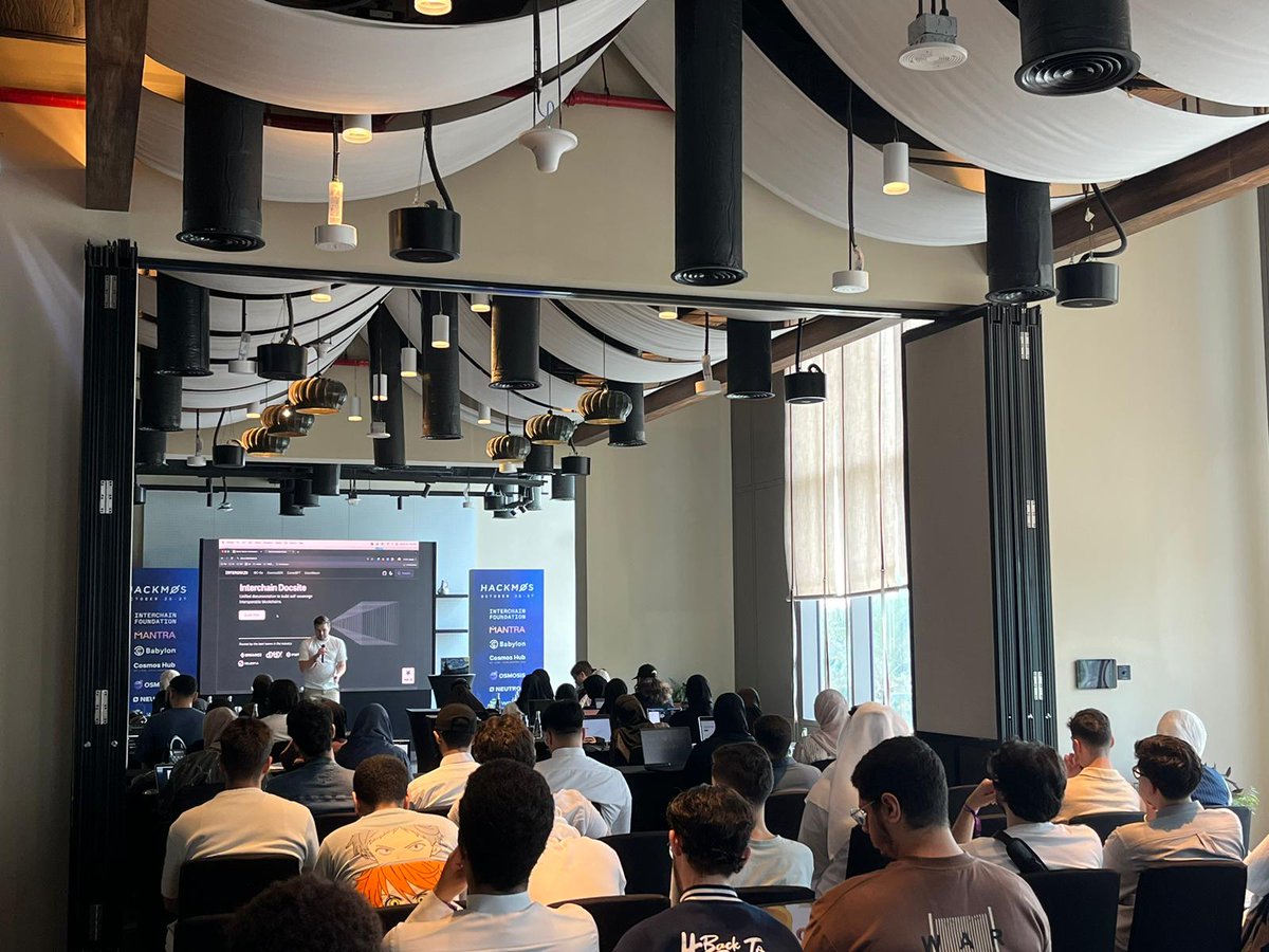 Packed workshop room ✅

A big team of students from the University of Sharjah attended the Interchain Workshop held by <a href="/OllieGilbey/">øllie</a> from <a href="/interchain_io/">Interchain Foundation</a> this morning.