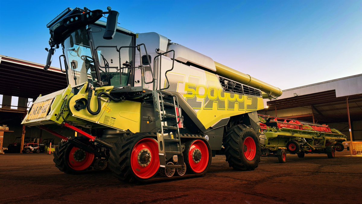 JJFarmPsports's tweet photo. CLAAS LEXION - MORE THAN A MACHINE ππ»
The 500,000 ANNIVERSARY EDITION demo LEXION 8800 is on farm & ready for the first round of demos next week.
#claas #lexion #harvest #jjfarmequipment #griffithnsw
https://t.co/krOLoC2nZO https://t.co/DstxsdY4rZ