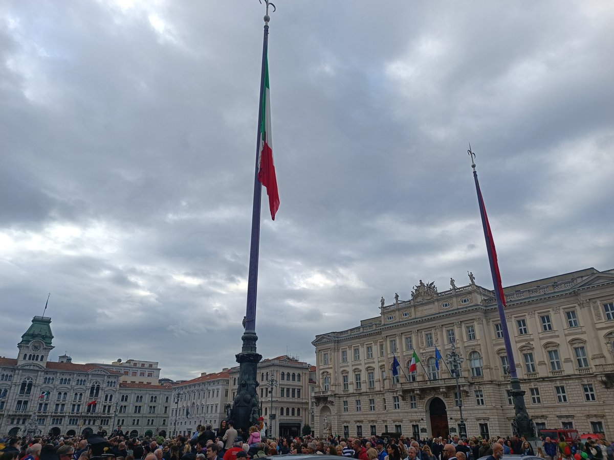 Your_Miss_Robin's tweet photo. #Buongiorno 🇮🇹 https://t.co/AsmSmh5YqQ