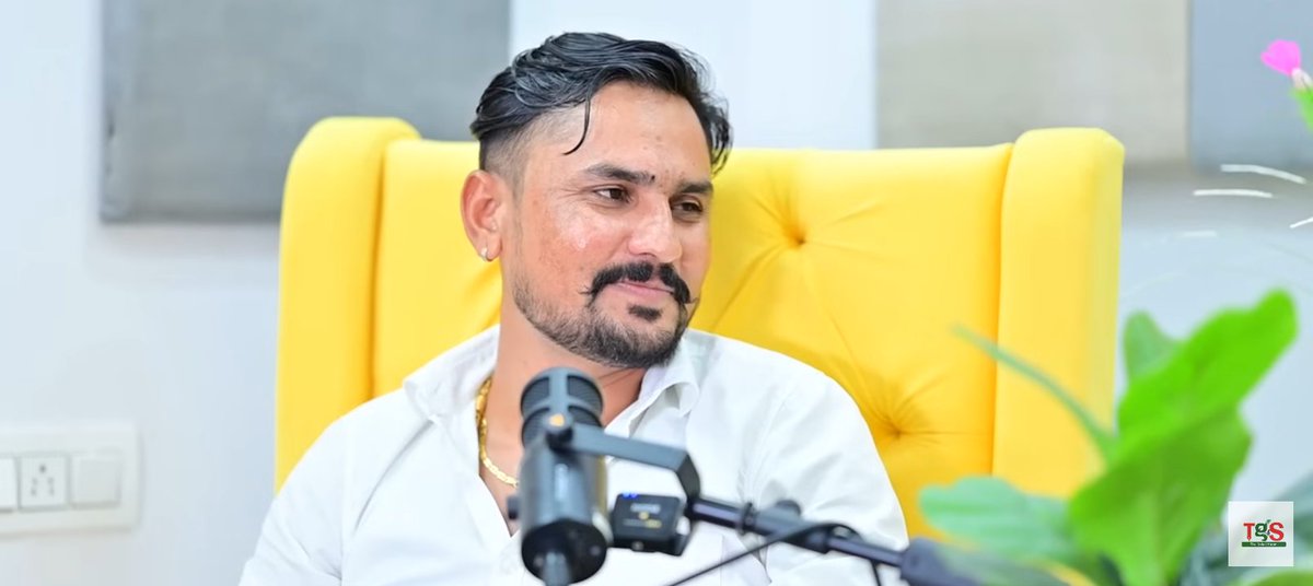 ये भानु प्रताप चौधरी (उर्फ़ भानु बाबा) है 

शायद ही कोई ऐसा हो जो इन्हें नहीं जानता हो, थार के सबसे फेमस यूट्यूबर, स्टार है 

हाल ही में इनका एक पॉडकास्ट आया है जिसमें इन्होंने अपनी बहुत सी बातें शेयर की 

उसने पूछा गया कि उन्होने वीडियो, रील बनाना बन्द क्यों किया तो उनका जवाब