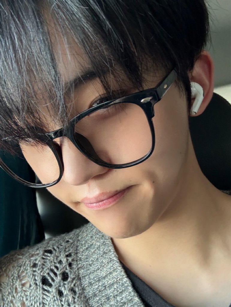 LUN8_members's tweet photo. [#도현]
어느덧 오늘이 루네이트 데뷔 500일이라는 사실이 믿기지 않네요,, 시간이 참 빠르네요🥹 
앞으로 있을 우리의 시간들도 잘 부탁해요!

#루네이트 #LUN8 https://t.co/87kFa60Ymb