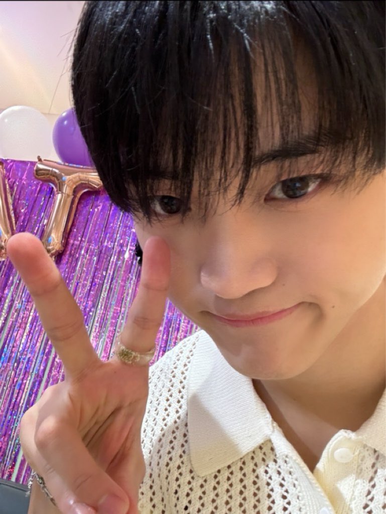 LUN8_members's tweet photo. [#도현]
어느덧 오늘이 루네이트 데뷔 500일이라는 사실이 믿기지 않네요,, 시간이 참 빠르네요🥹 
앞으로 있을 우리의 시간들도 잘 부탁해요!

#루네이트 #LUN8 https://t.co/87kFa60Ymb
