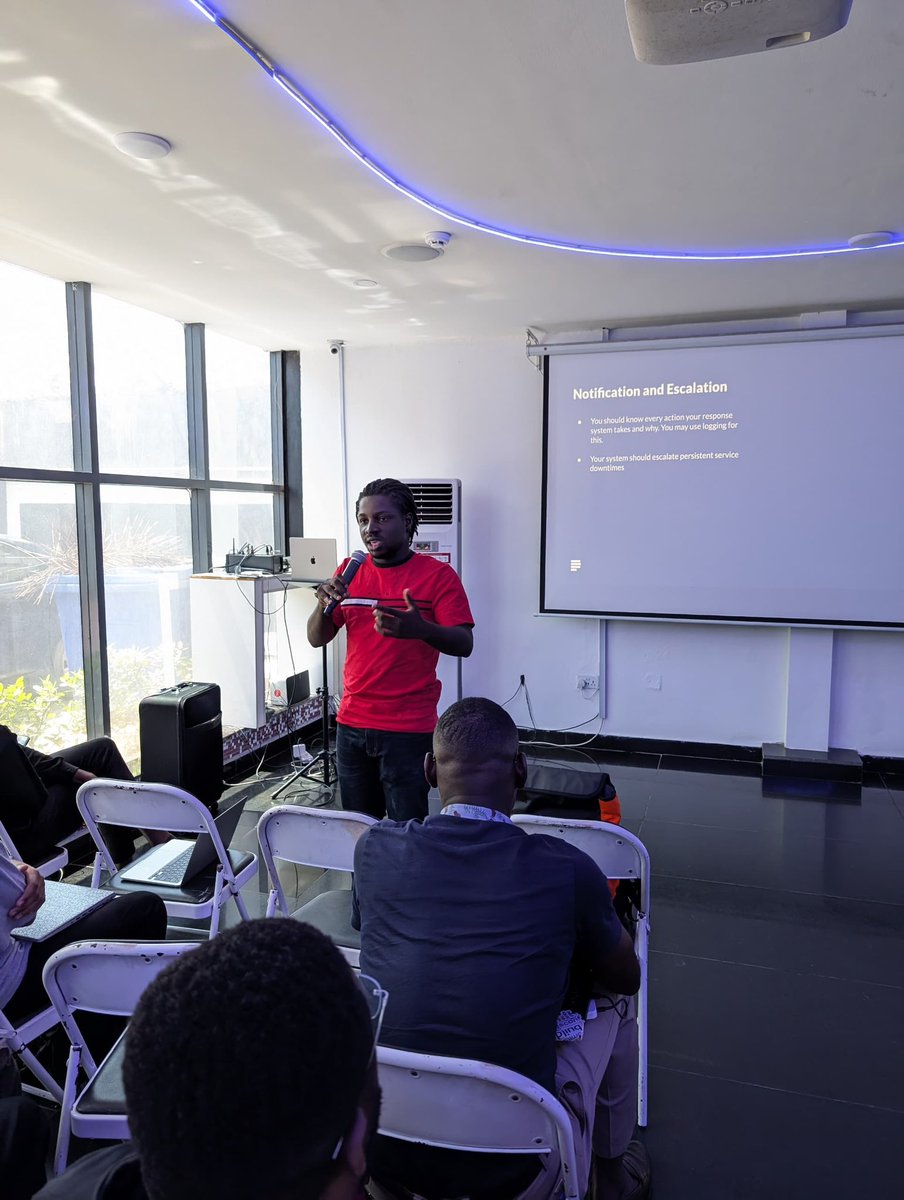 apiconflagos's tweet image. Fawaz, @Exalted100 doing what he does best—giving amazing workshops!🔥😌
#APIConfLagos #APICONNECT #APIMetrics