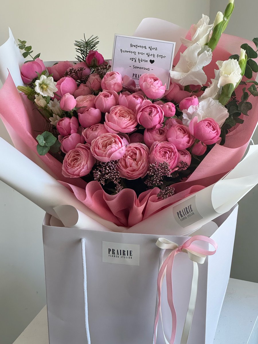 241026 하늘연달

희미한 분홍빛이 비친 하늘이 너만의 분홍빛 색으로 물들 때까지 응원하고 사랑해

#하늘연달
#HappyWOOSEOKday
#김우석이라는_빛이_우리에게_다가온_날