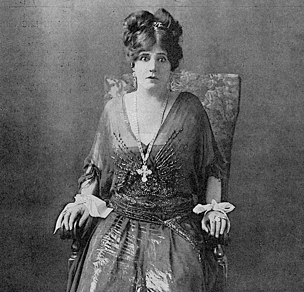 fossroger's tweet photo. #OCTOBER1917 The spectre of death haunts wartime Britain giving new whodunnit ‘The Thirteenth Chair’ at the Duke of York’s theatre an extra-spooky aura. Mrs Patrick Campbell plays bogus psychic Rosalie la Grange who summons the spirit of a murdered man during a fake seance. https://t.co/KuIuaiaEh2
