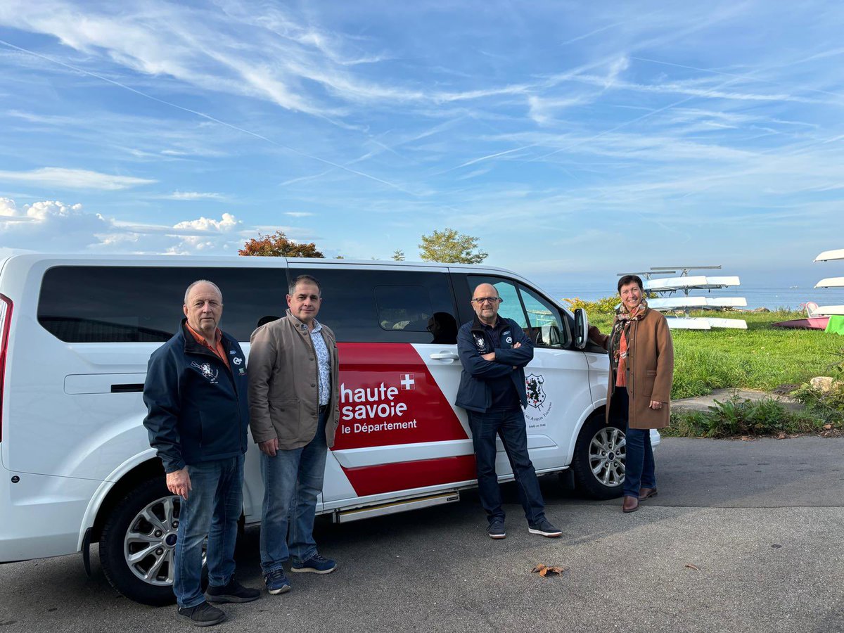 🚌 | Un minibus adapté a été remis au Club d’Aviron de Thonon-les-Bains.

👉 Le #CD74 a financé ce matériel adapté à hauteur de 35 928€, soit 80% du montant total. 

Ce soutient a permis au club d’acquérir ce matériel adapté à la pratique de l’handi-aviron.