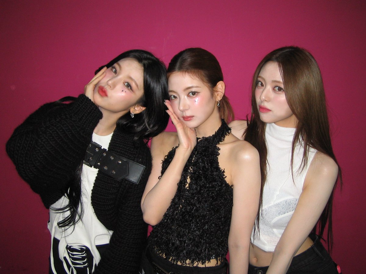 ITZYofficial's tweet photo. 241026 ITZY .zip (1)

#ITZY #MIDZY @ITZYofficial
#ITZY_GOLD https://t.co/LH5UnTAx27