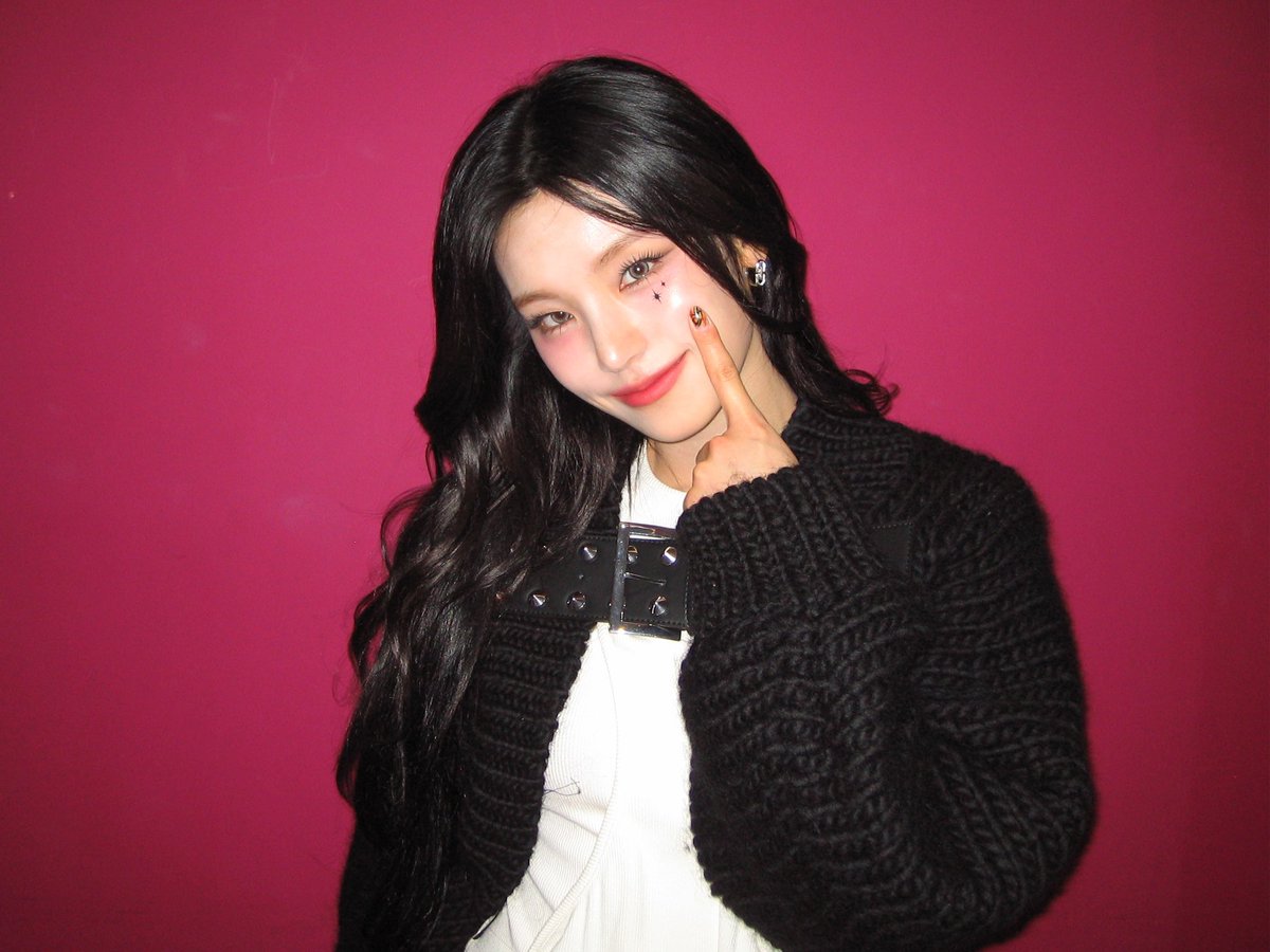 ITZYofficial's tweet photo. 241026 ITZY .zip (1)

#ITZY #MIDZY @ITZYofficial
#ITZY_GOLD https://t.co/LH5UnTAx27