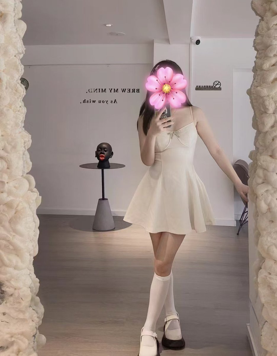 群里又新进一位江浙沪包邮区的小美女，不光颜值高衣品也很好！这次线下聚会也会来参加喔
#江浙沪 #上海 #杭州 #南京 https://t.co/aWDg8EhbN3