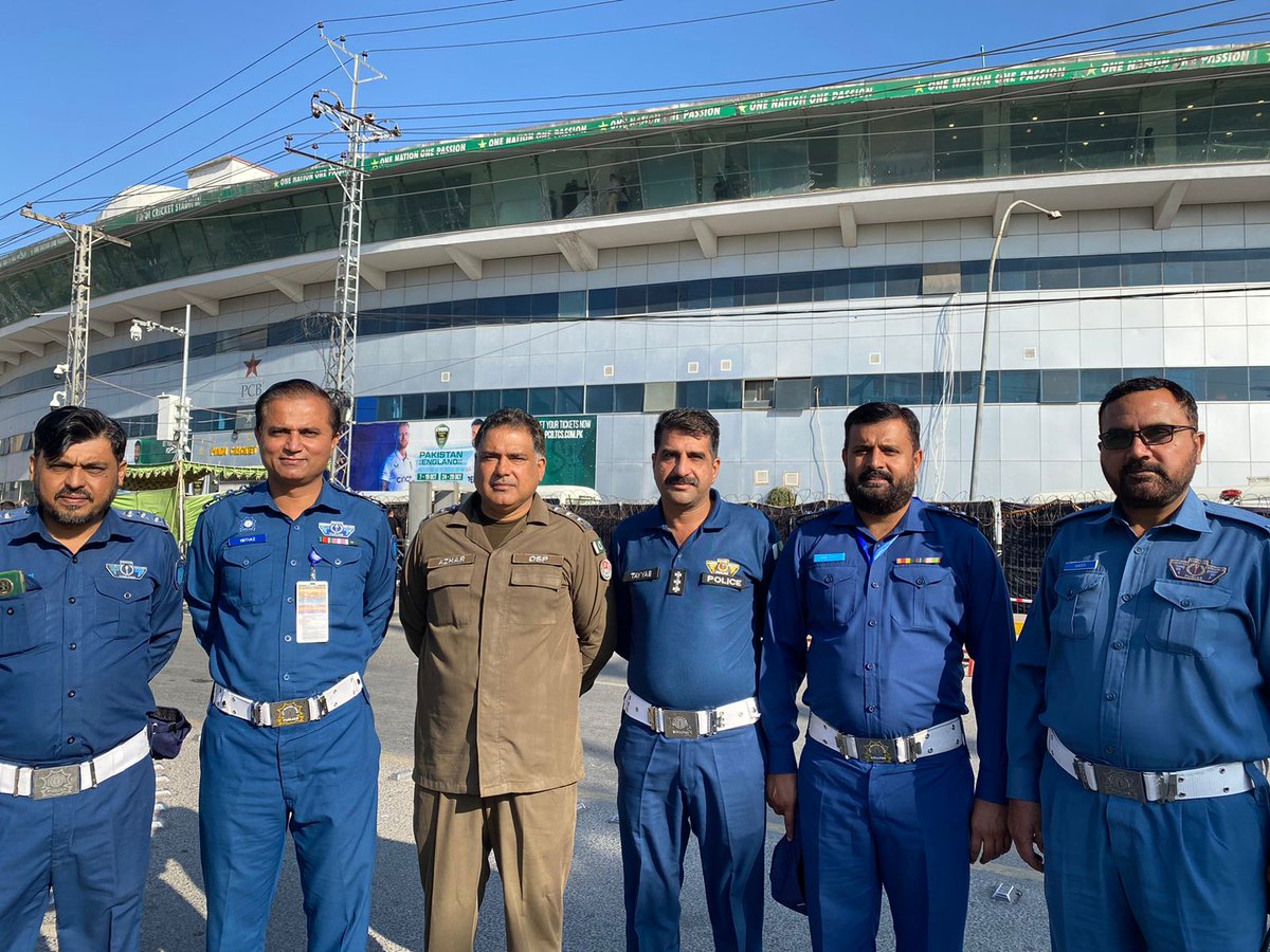 ctprwp's tweet photo. شکریہ راولپنڈی!
کرکٹ میچ کے دوران آپ کے تعاون کا بے حد شکریہ۔ آپ کے ساتھ مل کر ہم نے اپنے شہر کو فخر کا مقام دلایا۔
آئیں، اسی جذبے کے ساتھ اپنی سڑکوں اور شہر کو محفوظ اور خوشحال بنائیں۔
#CTPRwp #ThankYouRawalpindi #ProudCity https://t.co/HUPeKrHNYZ