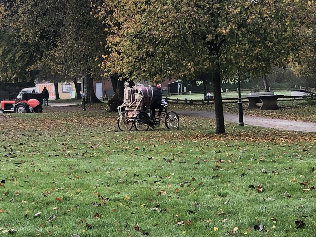 SamABaxter's tweet image. Beacon parkrun. Very nice couple of laps around the park. Little bit wet in places, but I don’t mind that. Well attended and plenty of volunteers #ukrunchat