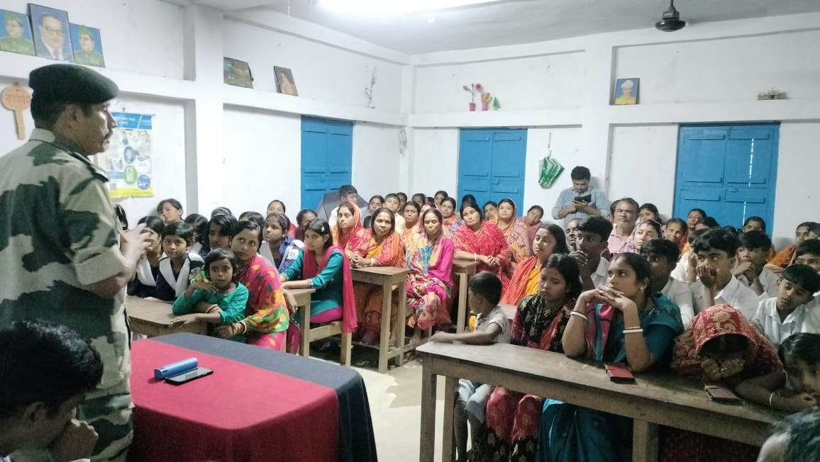 BSF_SOUTHBENGAL's tweet image. 25.10.24
#BSF_AHTU Gede in collaboration with Sreema Mahila Samiti NGO organized an awareness program on prevention of Human Trafficking at New Huda Digamber Primary School,Dist-Nadia(WB).A lecture on Child Marriage,Child Abuse and Cyber Crimes was given to 93 villagers.
#JaiHind