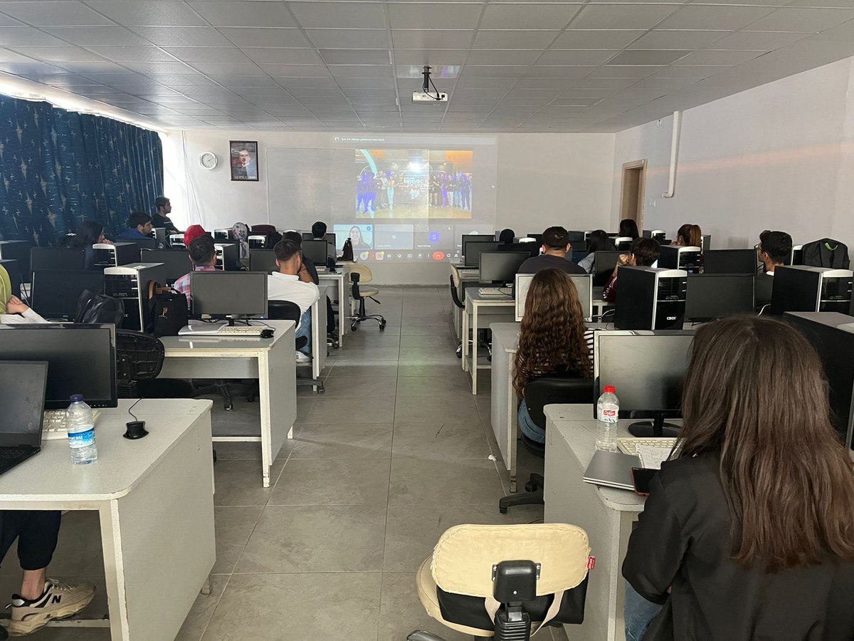 Herkese Merhaba,
Sivas Cumhuriyet Üniversitesi'nde düzenlediğimiz Blockchain Bootcamp'mize devam ediyoruz. Katılımcılarımıza Solana ekosistemi hakkında yol gösterici bilgiler veren <a href="/suleerkk/">Şule Erk</a>'e çok teşekkür ediyoruz. 
🔥Solana🔥 
<a href="/solana/">Solana</a> <a href="/superteam/">Superteam</a> <a href="/SuperteamTR/">Superteam Turkey</a>