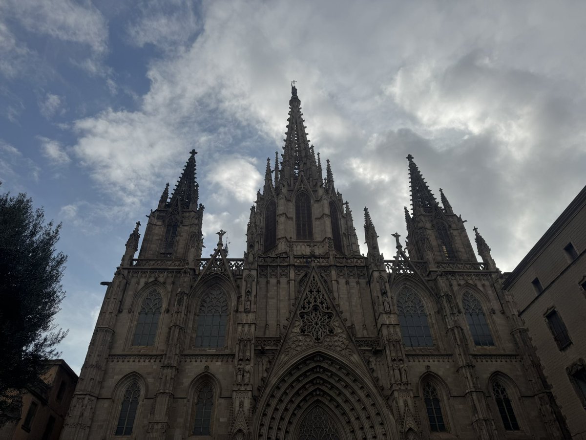 CMDannCA's tweet image. A bit of exploring in Barcelona after MRO Europe, I should have bought a sword… regret.