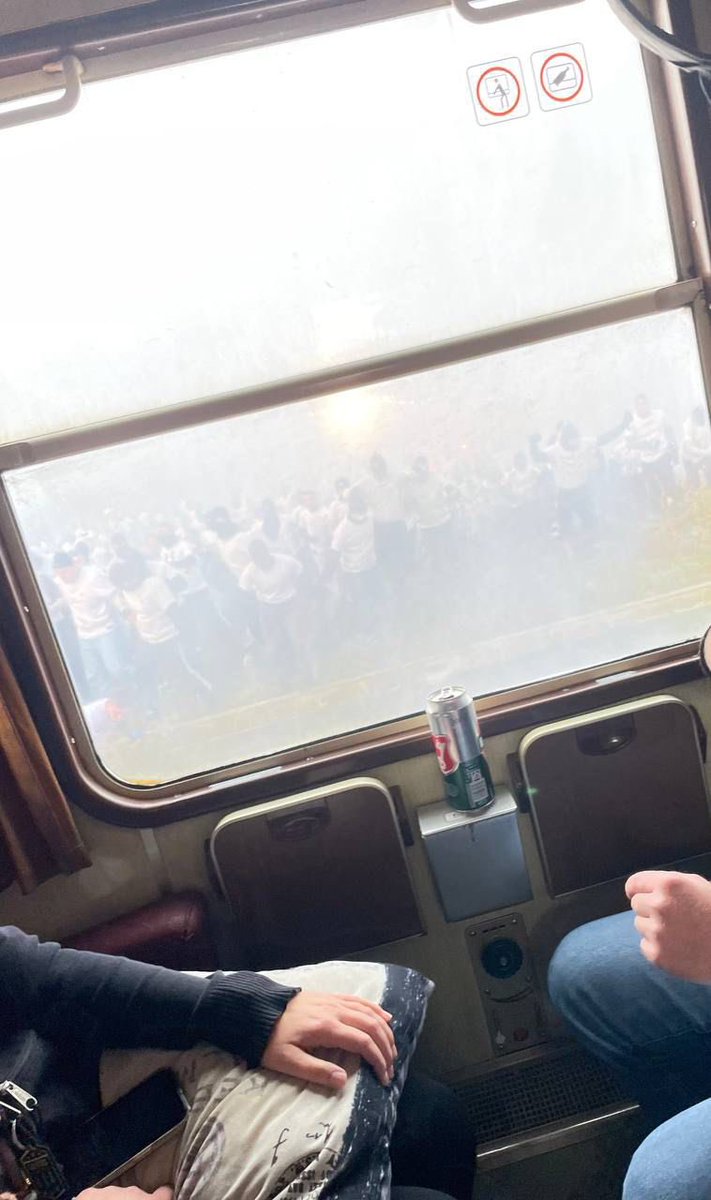 tommyeismann's tweet photo. die szene von hansa rostock kommt aus dem nebel wie eine völlig perverse bande von orks und verwandelt den zug in ein kriegsgebiet, aber die selben 200 mann wählen vermutlich in großen teilen afd weil die bösen bösen ausländer eine gEfAhR sind https://t.co/GuaQMhqAt9