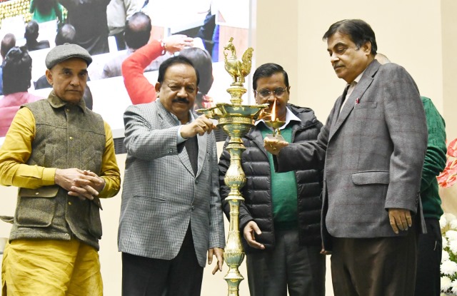 manishCmishra's tweet image. #WATCH 
Litmus test #YamunaRiver 
27 दिसंबर 2018 को केन्द्रीय जल संसाधन मंत्री और दिल्ली के मुख्यमंत्री  द्वारा नमामि गंगे की नौ परियोजनाओं तथा दिल्ली में यमुना नदी के संरक्षण के लिए राष्ट्रीय स्वच्छ गंगा मिशन द्वारा कुल 11 परियोजनाएं शुरू की गई
@aajtak