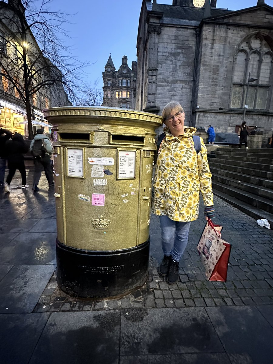 My sister and me, posting a postcard in Sir Chris Hoy’s golden postbox in Edinburgh yesterday 💛 (the postbox does need a bit of tlc though) #PostboxSaturday
