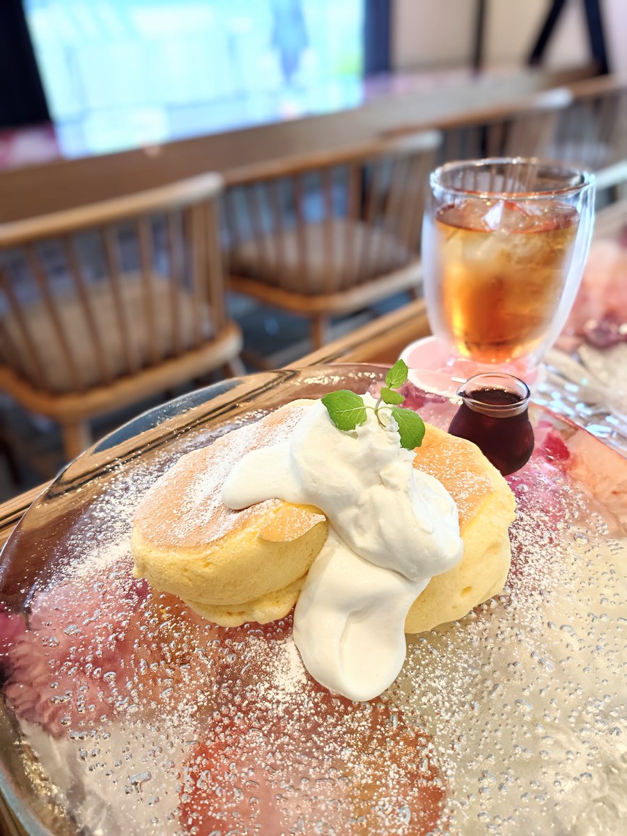 kurokabeglass33's tweet photo. お久しぶりです😌💦💦
黒壁ガラス館の横96cafeが
リニューアルオープンしました😊
パンケーキ屋です🥞 https://t.co/eT2ak8e56Q