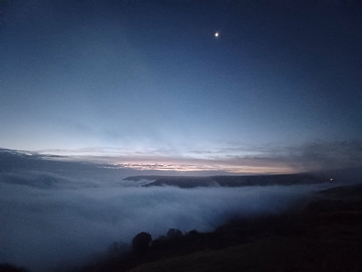 Dragon's breath (cloud inversion) over Abergavenny and Gilwern <a href="/BannauB/">Bannau Brycheiniog (Brecon Beacons) National Park</a>