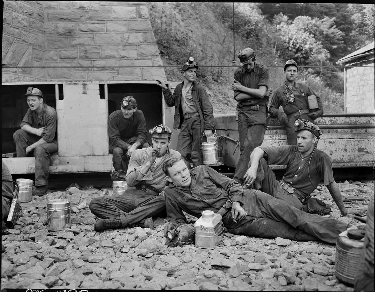 Art_Blart's tweet photo. Exhibition: 'Power & Light: Russell Lee's Coal Survey' at the National Archives Museum, Washington βThe history of today and every dayβ https://t.co/8ssOt2efPc #PowerandLight #RussellLee #CoalSurvey #NationalArchives #coalmining #miners #art @USNatArchives @TimeOutArt https://t.co/Koyq3mF8yE