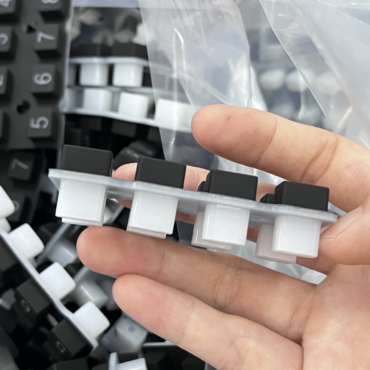 DasenRubber888's tweet image. new non-standard customized silicone rubber button.
#button #silicone #siliconemolds #customization