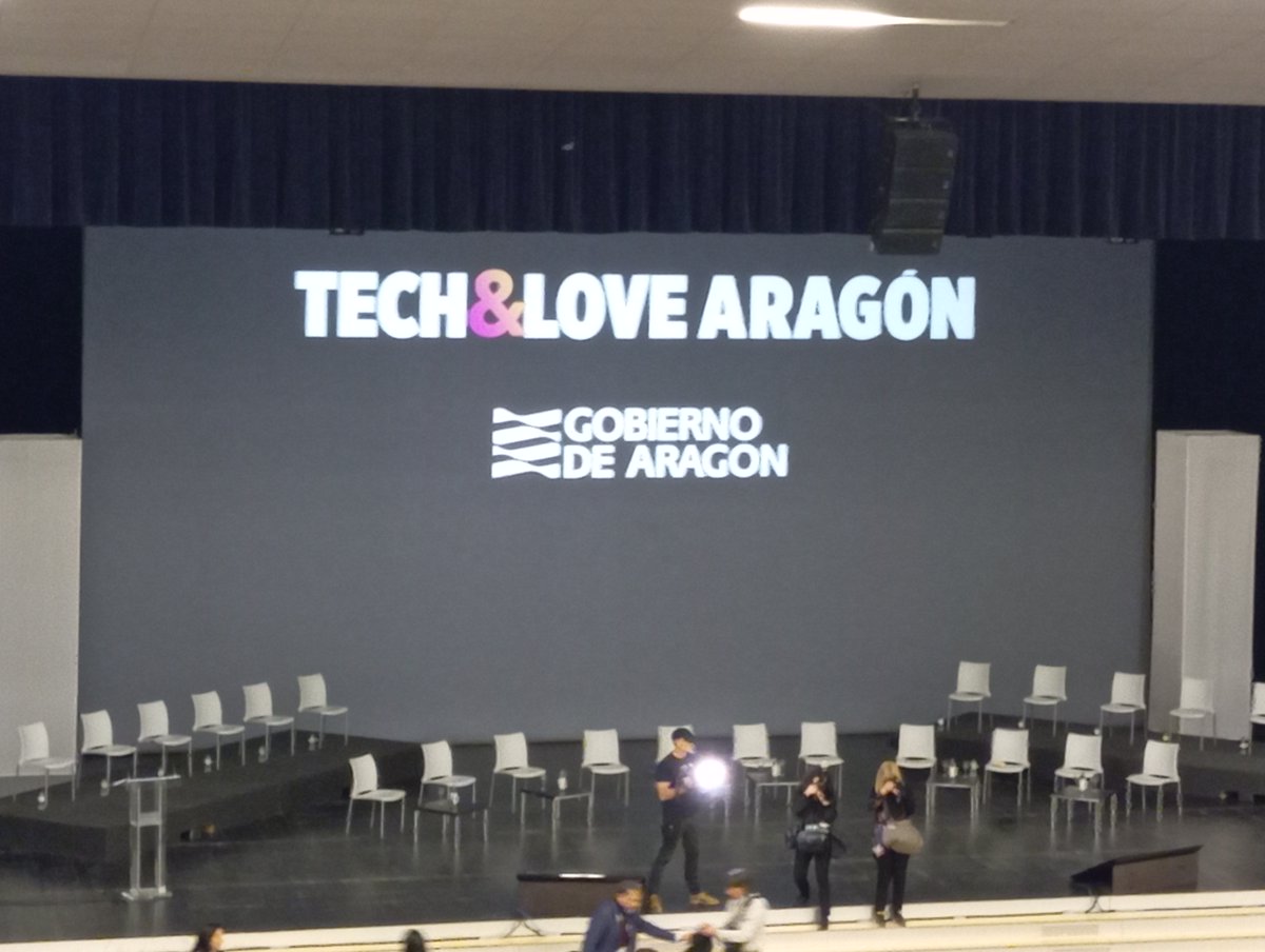 Manuel Magdaleno 
¿Qué se necesita educación para que se pueda hacer un buen uso de la IA ?
Dotación para paliar la brecha digital 
Gobernanza 
Capacitación del profesorado y del alumnado 
<a href="/GobAragon/">Gobierno de Aragón</a>
<a href="/InnovaEducAr/">InnovaEducAr</a>
<a href="/dgafprofesorado/">F. Prof. Aragón</a>
<a href="/cpmariadeavila/">CP María de Ávila</a> 
<a href="/cpjuandelanuza/">CP Juan de Lanuza</a>