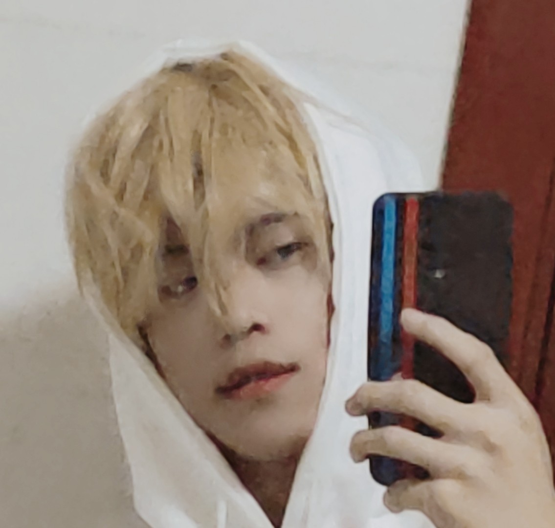 landecury's tweet photo. oioioi小鬼，高中的黄毛假发也有点火热呢 https://t.co/AZeQaB3u2y