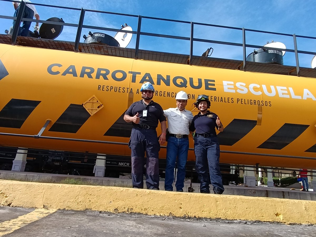 27Paxtian's tweet photo. TRANSCAER, Capacitación en emergencia química ferroviaria, Veracruz Puerto https://t.co/yjUE5XNG03