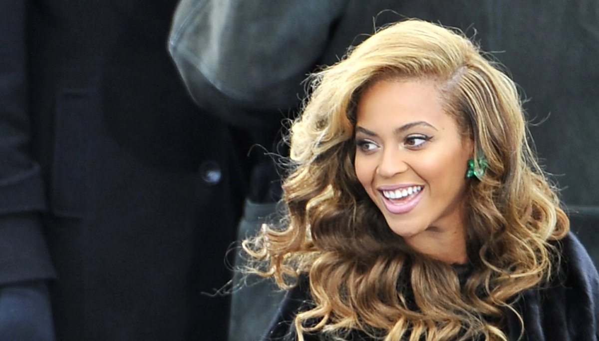 RandomGuy2203's tweet image. Beyoncé with the Inauguration side part 2013 vs. 2024 😍