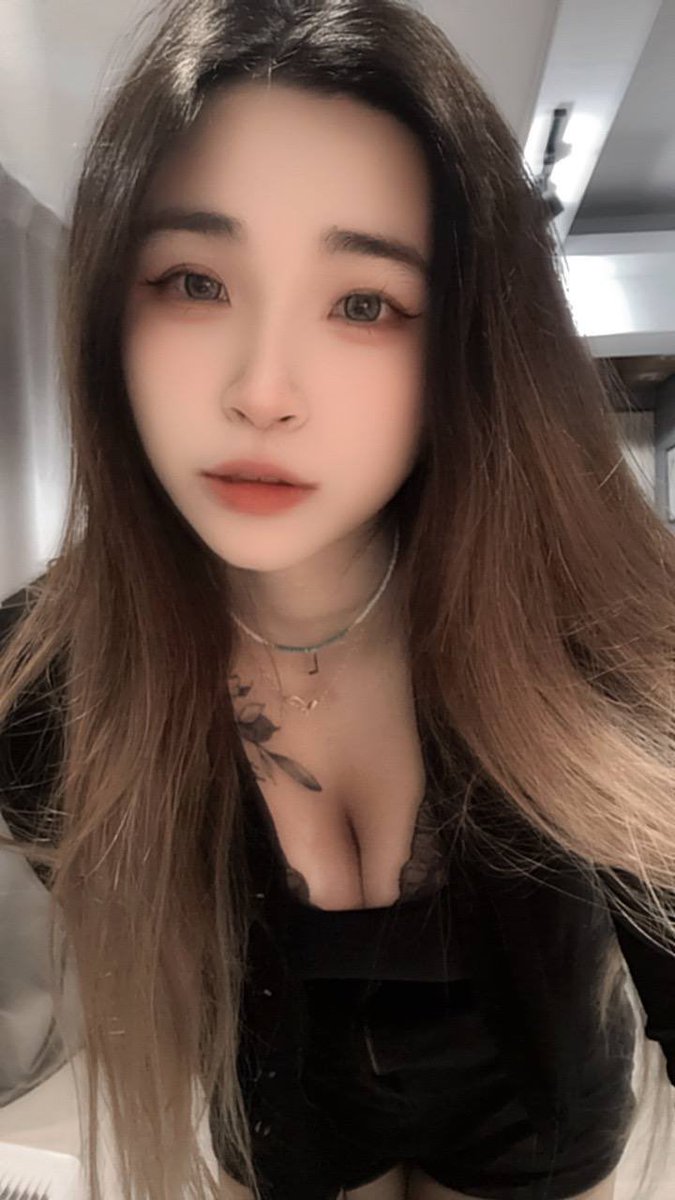 聽姐妹說吃精液可以養顏美容
查了一下才發現是真的
不過要吃到一公升
該去找個汁男嗎
#美容師 #舒壓按摩 #私密處除毛 https://t.co/gqF9gpXDzW