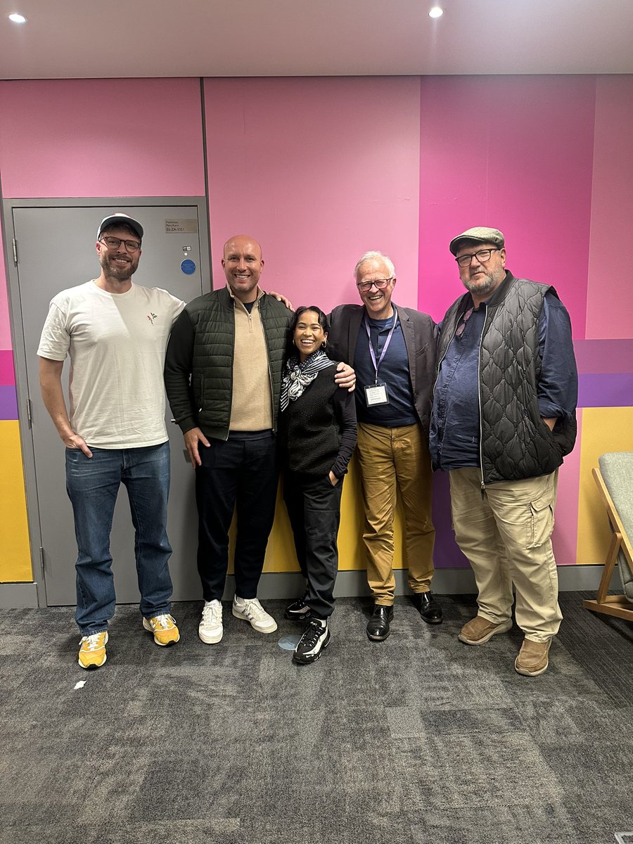 Let’s do this! <a href="/FightingTalk316/">Fighting Talk</a> <a href="/bbc5live/">BBC Radio 5 Live</a> with love from <a href="/stephenmhiggs/">Birmingham's Favourite Welshman</a> too 😉🤩

Lock in @ 11am! Big love to <a href="/rickedwards1/">Rick Edwards</a> for having me ✨