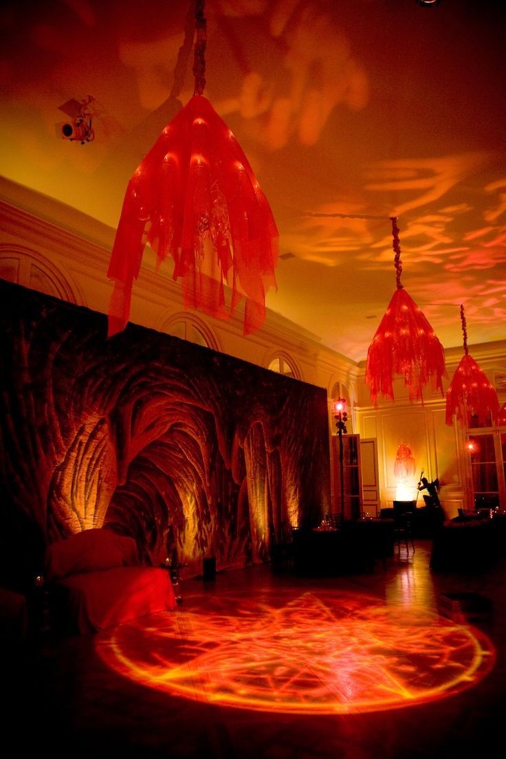 BlackDaturas's tweet photo. ⠀
As you step inside, the venue is adorned with an array of spooktacular decorations. The walls are cloaked in eerie cobwebs, wrapped in tattered cloaks, stand sentinel in dark corners.
⠀ https://t.co/IXPy8vT31d