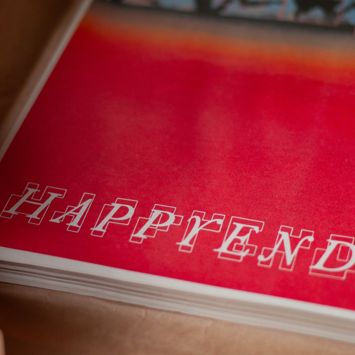 【11/1(金)より上映！】『#HAPPYEND』

＼＼ガザ支援、『HAPPYEND』特別ポスターの販売！／／

<a href="/HAPPYEND_mv/">映画『HAPPYEND』公式</a> の監督・空音央が自費で印刷したこの限定ポスターは A3 サイズのわらばんしにリソグラフ印刷されています。表面にはグラフィックデザイナー<a href="/Ray_Masaki/">Ray Masaki 真崎嶺</a>